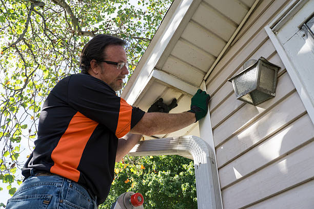 Best Attic Cleanout  in Eastvale, CA